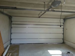 Usi de garaj sectionale rezidentiale si industriale