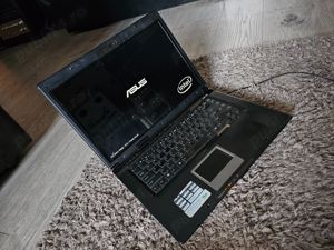 Laptop vechi ASUS X59GL , Intel T9600   4GB DDR2   40GB SSD   Geforce 8200M   Windows XP PRO SP3