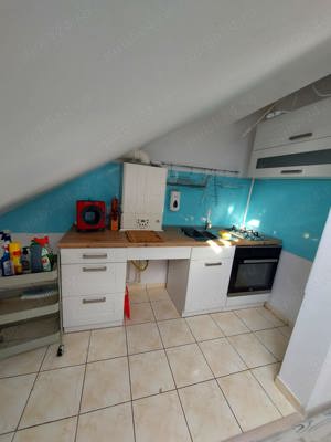 Vand urgent apartament 40 m2 la mansardă - imagine 2