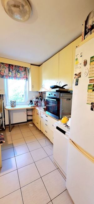 Oferim spre vanzare, apartamemt cu 3 camere decomandat, centrala proprie - imagine 12