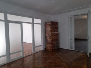 Apartament 3 camere de vanzare in zona Centrala - imagine 2