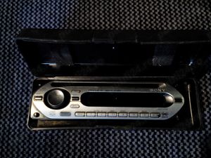Vând Radio- Cd marca Sony model Cdx- Gt 20 cu față detașabilă, în bună stare de funcționare - imagine 6