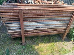 Vând schela metalica 