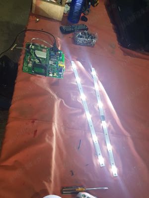 Dezmembrez tv Philips 32pfl3168h