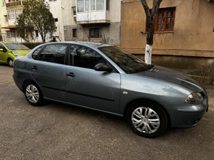 SEAT Cordoba 1.4 Benzină 100 cai | 91.000 km | Climatronic | Fiscal | Euro 4 | 2 seturi roți - imagine 3