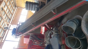 Vând vibropresa automata 