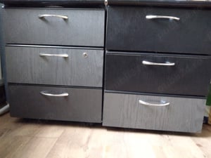 Vând 2 dulapuri>450 LEI!