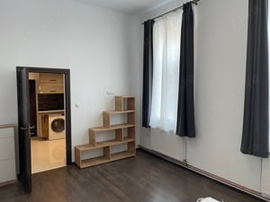 Închiriez apartament cu o cameră în Băile-Herculane. - imagine 7