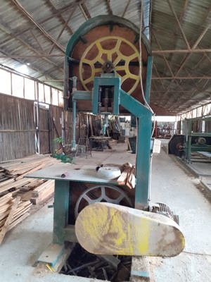 Fierastrau panglica vertical