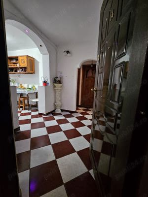 Închiriez apartament 