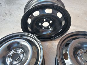 Vand 3 genti tabla simple ptr Skoda Octavia 1Golf,Seat,Wolsvagensau cu cauciucuri vara 195/65/15 - imagine 3