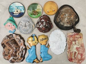 aplica decorativa de perete sau gard, pitic cu pipa, suvenir comunism, coarne caprior panoplie