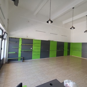 Vând spatiu comercial 