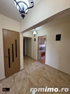 Apartament Decomandat cu 3 Camere  în Piața 1 Decembrie  - imagine 3