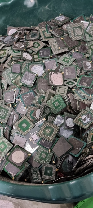  Procesoare vechi defecte 486 Goldcap, ceramice,fibra,plastic. - imagine 7