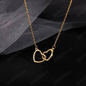 Colier lantisor cu pandantiv auriu în formă de inima dubla, Eleganță minimalistă.  Pret 5 lei. Livra