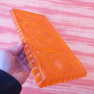 veche tavita de servit sau abajur din pexiglass de la ceva aplica