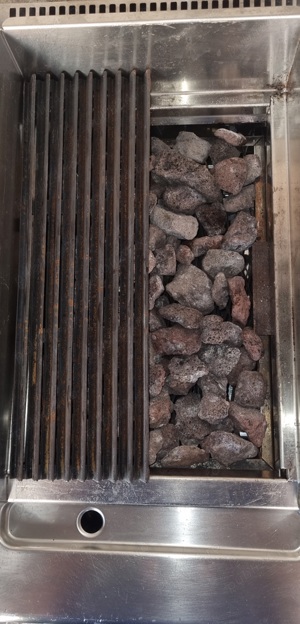 Plita electrica neteda Zanussi și grătar cu piatra vulcanica Electrolux pe gaz - imagine 3