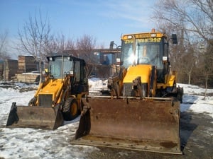 Buldoexcavator cu picon Bucuresti deszapezire