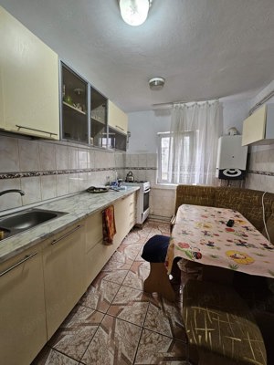 De vanzare 3 camere , etaj 2 , are 2 balcoane , mobilat , 46500 euro - imagine 7