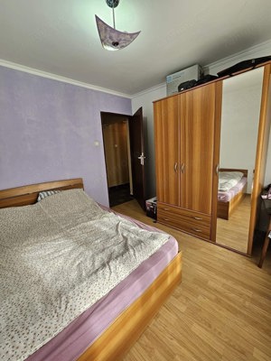 De vanzare 3 camere , etaj 2 , are 2 balcoane , mobilat , 46500 euro - imagine 3