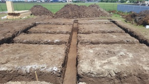  Excavatii, sapaturi, fundatii case, sant canalizare, fundatii blocuri, utilaje pentru sapat