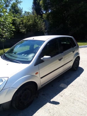 Ford Fiesta 2005 de Vanzare - imagine 4