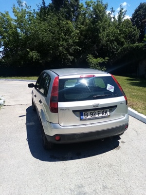 Ford Fiesta 2005 de Vanzare - imagine 3