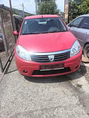 Dezmembram Dacia Sandero