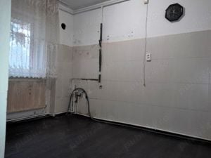 Vand apartament 2 camere in Petrosani, strada Independentei, langa bazinul de inot - imagine 2