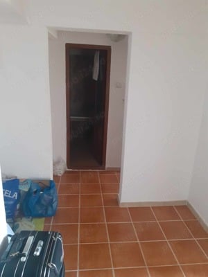 Vând apartament 2camere et.4 preț negociabil tel.  