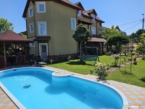 Villa, situata semicentral, spre vanzare, cu piscina si garaj