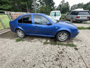 Dezmembrez Volkswagen Bora 1.6 an 2002 77kW 105CP BCB Albastru