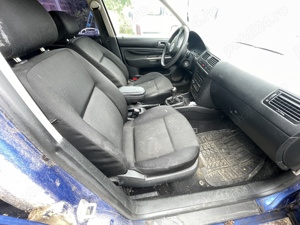 Dezmembrez Volkswagen Bora 1.6 an 2002 77kW 105CP BCB Albastru - imagine 3