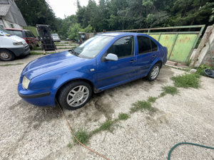 Dezmembrez Volkswagen Bora 1.6 an 2002 77kW 105CP BCB Albastru - imagine 2