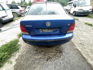 Dezmembrez Volkswagen Bora 1.6 an 2002 77kW 105CP BCB Albastru - imagine 6