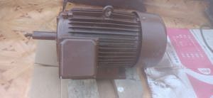 Vând motor electric trifazat  - imagine 2