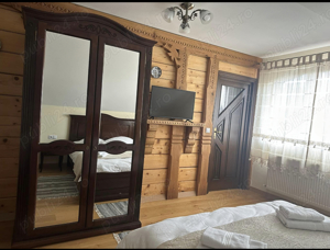 Închiriez pensiune cu 8 camere in stil maramureșean  - imagine 4