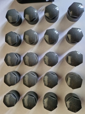 Set-20-Capace-Prezoane+4-Capace Antifurt+Cheie extragere-17mm-Gri - imagine 4