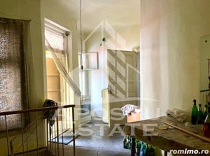 Casa de vanzare cu spatiu comercial si garaj,  zona centrala - imagine 9