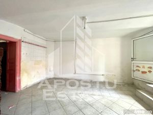 Casa de vanzare cu spatiu comercial si garaj,  zona centrala - imagine 13