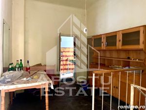 Casa de vanzare cu spatiu comercial si garaj,  zona centrala - imagine 8