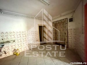 Casa de vanzare cu spatiu comercial si garaj,  zona centrala - imagine 18