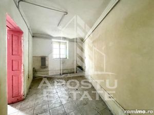 Casa de vanzare cu spatiu comercial si garaj,  zona centrala - imagine 15