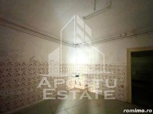 Casa de vanzare cu spatiu comercial si garaj,  zona centrala - imagine 19