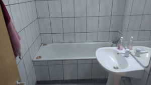 Inchiriere apartament 3 camere mobilat in Bucovina (2 bai, 2 balcoane), proprietar - imagine 3