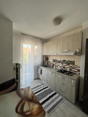 Inchiriez apartament 2 camere Situat în centru