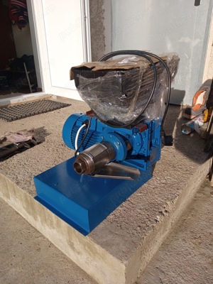 Masina presa pt uleiuri comestibile( floarea soarelui,dovleac,nuci,in rapita,etc..),presate la rece