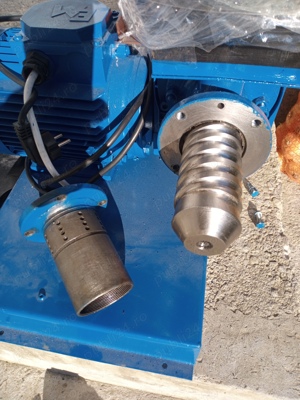 Masina presa pt uleiuri comestibile( floarea soarelui,dovleac,nuci,in rapita,etc..),presate la rece - imagine 4