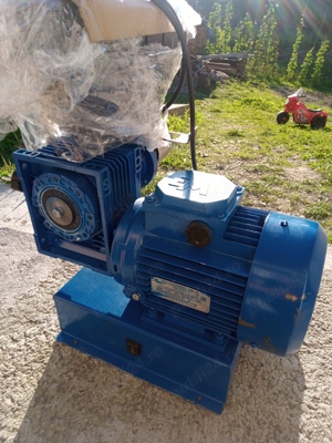 Masina presa pt uleiuri comestibile( floarea soarelui,dovleac,nuci,in rapita,etc..),presate la rece - imagine 3